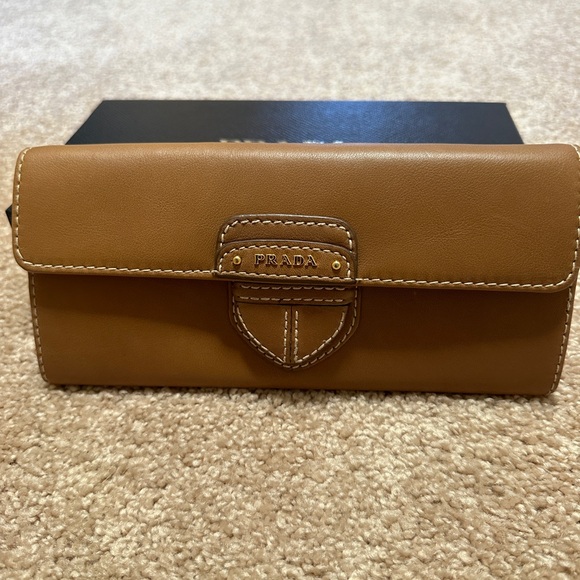Prada City Calf wallet! Authentic! New in box! - Picture 7 of 13